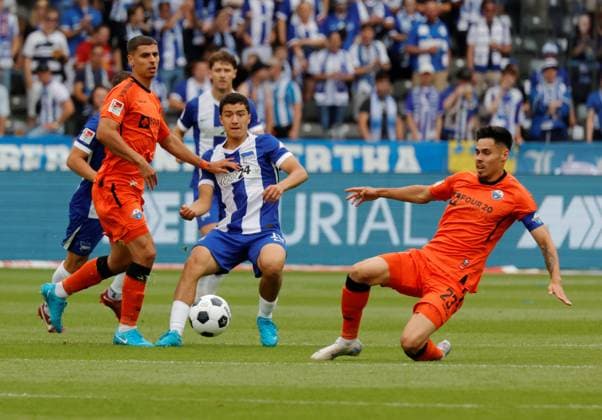 Deutschland, Berlin, Olympiastadion, Fussball, Herren, Saison 2024 2025, 2. Bundesliga (1. Spieltag), Hertha BSC - SC Paderborn, Foto:Ibrahim Maza (Hertha BSC), Raphael Obermair, SC Paderborn