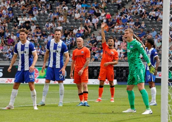 Deutschland, Berlin, Olympiastadion, Fussball, Herren, Saison 2024 2025, 2. Bundesliga (1. Spieltag), Hertha BSC - SC Paderborn, Foto:Linus Gechter (Hertha BSC), Haris Tabakovic (Hertha BSC), Sven Michel, SC Paderborn, Visar Musliu, SC Paderborn, Tjark Ernst, Torhüter, Hertha BSC