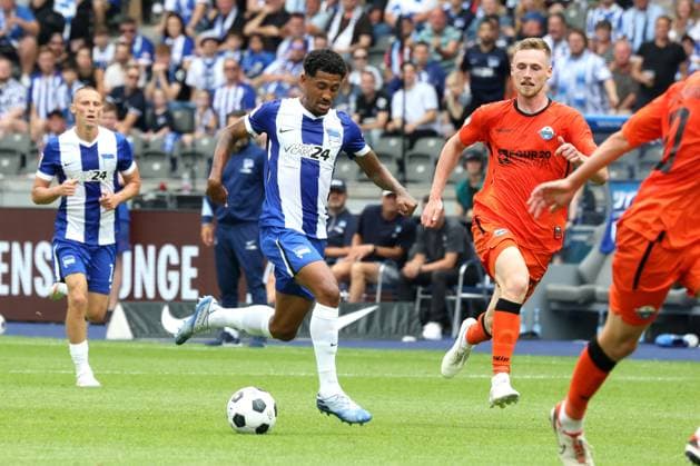 DEU, DFL, 2. FBL, Hertha BSC vs. SC Paderborn 07, 03.08.2024, Berliner Olympiastadion, Berlin, DEU, DFL, 2. FBL, Hertha BSC vs. SC Paderborn 07, im Bild Jeremy Dudziak (Hertha BSC Berlin 19) DFL - regulations prohibit any use of Photographs as image sequences and or quasi-video Foto: Juergen Engler nordphoto GmbH