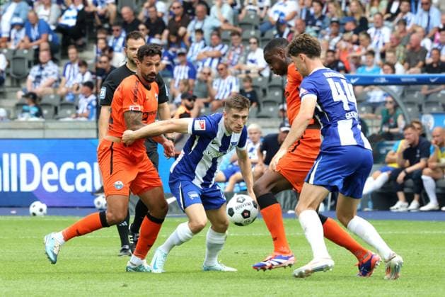 DEU, DFL, 2. FBL, Hertha BSC vs. SC Paderborn 07, 03.08.2024, Berliner Olympiastadion, Berlin, DEU, DFL, 2. FBL, Hertha BSC vs. SC Paderborn 07, im Bild Jonjoe Kenny (Hertha BSC Berlin 16), Linus Gechter (Hertha BSC Berlin 44), Adriano Grimaldi (SC Paderborn 39), Ilyas Ansah (SC Paderborn 29) DFL - regulations prohibit any use of Photographs as image sequences and or quasi-video Foto: Juergen Engler nordphoto GmbH