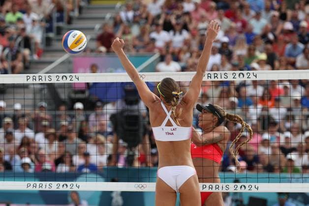 Jeux Olympiques Paris 2024 : BEACH VOLLEY Thierry LARRET MAXPPP. Jeux Olympiques Paris 2024. Olympic Games, Olympische Spiele, Olympia, OS BEACH VOLLEY. Stade Tour Eiffel, Paris (75). Le 3 Aout 2024. MELISSA (CAN) BRANDIE (CAN) VS TINA (LAT) ANASTASIJA (LAT) PARIS (75) STADE TOUR EIFFEL ILE DE FRANCE FRANCE  Copyright: xThierryxLARRET MAXPPPxThierryxLARRETx TL_20240803_4009 0720129819st