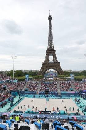Jeux Olympiques Paris 2024 : BEACH VOLLEY Thierry LARRET MAXPPP. Jeux Olympiques Paris 2024. Olympic Games, Olympische Spiele, Olympia, OS BEACH VOLLEY. Stade Tour Eiffel, Paris (75). Le 3 Aout 2024. MELISSA (CAN) BRANDIE (CAN) VS TINA (LAT) ANASTASIJA (LAT) PARIS (75) STADE TOUR EIFFEL ILE DE FRANCE FRANCE  Copyright: xThierryxLARRET MAXPPPxThierryxLARRETx TL_20240803_4106 0720129833st