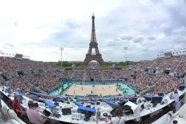 Jeux Olympiques Paris 2024 : BEACH VOLLEY Thierry LARRET MAXPPP. Jeux Olympiques Paris 2024. Olympic Games, Olympische Spiele, Olympia, OS BEACH VOLLEY. Stade Tour Eiffel, Paris (75). Le 3 Aout 2024. MELISSA (CAN) BRANDIE (CAN) VS TINA (LAT) ANASTASIJA (LAT) PARIS (75) STADE TOUR EIFFEL ILE DE FRANCE FRANCE  Copyright: xThierryxLARRET MAXPPPxThierryxLARRETx TL_20240803_4128 0720129836st