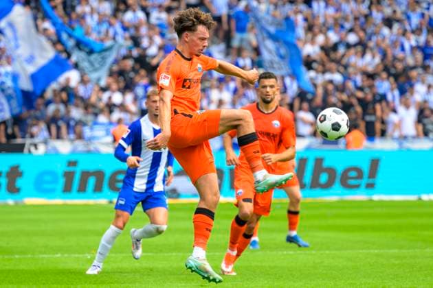 GER, Berlin, Fussball, Hertha BSC vs SC Paderborn, 2. Bundesliga, Olympiastadion, 03.08.2024, Aaron Zehnter (SC Paderborn 07), spielt den Ball im Angriff, dfl-dfb-regulations-prohibit-any-use-of-photographs-as-image-sequences-and-or-quasi-video
