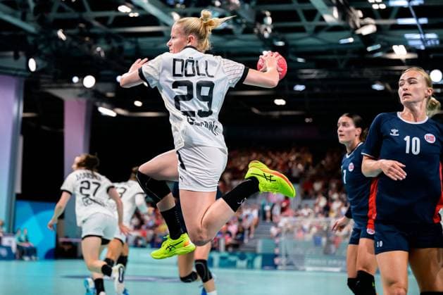 Paris, Frankreich: Handball Frauen - Vorrunde Gruppe A - Norwegen - Deutschland Antje Döll Doell (Deutschland) Paris South Paris Arena 6 Frankreich