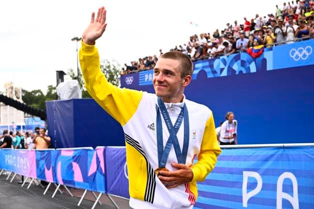 Paris 2024 Olympic Games, Olympische Spiele, Olympia, OS - 03 08 2024 PARIS, FRANCE - AUGUST 03 : Evenepoel Remco (BEL) Cycling - Road - Road Race (Male) after the game with his medals pictured during Men s road race on day 7 of the XXXIII Paris 2024 Summer Olympic Games on August 3, 2024 in Paris, France, 03 08 2024 Paris France  Copyright: xGvgx
