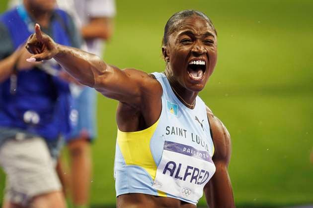 Bilder des Jahres 2024, Sport 08 August Sport Themen der Woche KW31 Sport Bilder des Tages Olympische Spiele (Leichtathletik); Paris, 03.08.2024 ALFRED Julien (Saint Lucia) gewinnt die 100m der Frauen; Olympische Spiele (Leichtathletik) am 03.08.2024 im Stade de France in Paris (Frankreich). *** Olympic Games Athletics Paris, 03 08 2024 ALFRED Julien Saint Lucia wins the womens 100m Olympic Games Athletics on 03 08 2024 at the Stade de France in Paris France Copyright: xBEAUTIFULxSPORTS AxelxKohringx