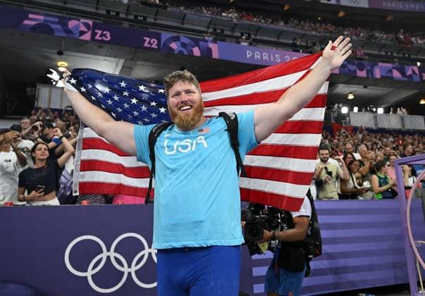 Sport Themen der Woche KW31 Sport Bilder des Tages (240803) -- PARIS, Aug. 3, 2024 -- Ryan Crouser of the United States celebrates after the men s shot put final of athletics at the Paris 2024 Olympic Games, Olympische Spiele, Olympia, OS in Paris, France, Aug. 3, 2024. ) (PARIS2024) FRANCE-PARIS-OLY-ATHLETICS-SHOT PUT-MEN SongxYanhua 