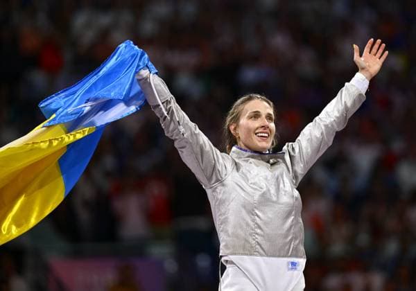 Sport Themen der Woche KW31 Sport Bilder des Tages (240803) -- PARIS, Aug. 3, 2024 -- Olga Kharlan of Ukraine celebrates after defeating Jeon Hayoung of South Korea during the women s sabre team gold medal match of fencing between Ukrain and South Korea at the Paris 2024 Olympic Games, Olympische Spiele, Olympia, OS in Paris, France, Aug. 3, 2024. ) (PARIS2024) FRANCE-PARIS-OLY-FENCING ZhangxHongxiang 