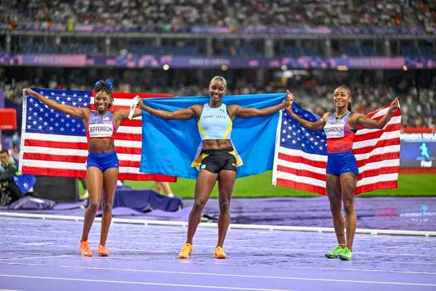 Sport Themen der Woche KW31 Sport Bilder des Tages 2024-08-03 Athletics - Olympic Games, Olympische Spiele, Olympia, OS Paris 2024 - Day 8 PARIS, FRANCE - AUGUST 3: bronze medallist Melissa Jefferson of USA, Gold medallist Julien Alfred of Saint Lucia, silver medallist Sha Carri Richardson of USA after competing in the women s 100m - final during Day 8 of Athletics - Olympic Games Paris 2024 at Stade de France on August 3, 2024 in Paris, France. (Photo by Andy Astfalck BSR Agency) Paris France Content not available for redistribution in The Netherlands directly or indirectly through any third parties. Copyright: xBSRxAgencyx