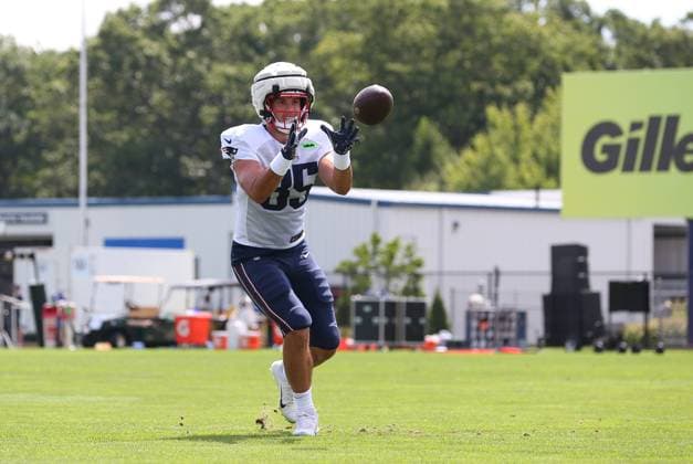 August 3, 2024; Foxborough, MA, USA; New England Patriots tight end Hunter Henry (85) participate in drills during Patriots training camp at Gillette Stadium. CSM Foxborough United States - ZUMAc04_ 20240803_zma_c04_205 Copyright: xAnthonyxNesmithx