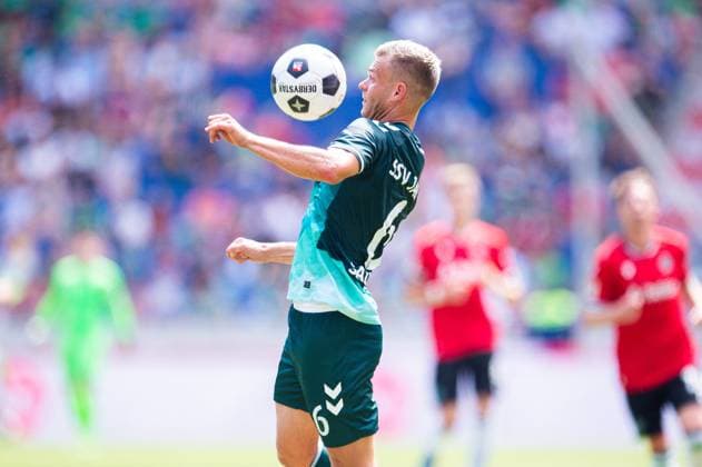 03.08.2024 - Fußball, 2024 2025, 2. Bundesliga, 1. Spieltag, Hannover 96 - SSV Jahn Regensburg: Benedikt Saller (Regensburg) DFL REGULATIONS PROHIBIT ANY USE OF PHOTOGRAPHS AS IMAGE SEQUENCES AND OR QUASI-VIDEO.