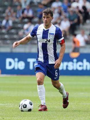 Diego Demme am Ball Einzelbild Freisteller Aktion Fußball Fussball DFL 2.Bundesliga Herren 1.Spieltag Saison 2024 2025 03.08.2024 Hertha BSC Berlin vs. SC Paderborn SCP DFL regulations prohibit any use of photographs as image sequences and or quasi-video