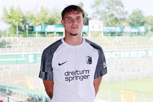 Chemie Leipzig Teampräsentation Regionalliga NO Torwart Lenno Udo Schmidt ; BSG Chemie Leipzig ; Regionalliga NordOst, Porträttermin 2024 2025 , 02.08.2024, Alfred-Kunze-Sportpark, Leipzig ,