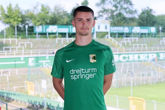 Chemie Leipzig Teampräsentation Regionalliga NO Henry Koeberer ; BSG Chemie Leipzig ; Regionalliga NordOst, Porträttermin 2024 2025 , 02.08.2024, Alfred-Kunze-Sportpark, Leipzig ,
