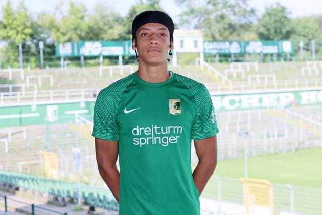 Chemie Leipzig Teampräsentation Regionalliga NO Elias Ndukwe Oke ; BSG Chemie Leipzig ; Regionalliga NordOst, Porträttermin 2024 2025 , 02.08.2024, Alfred-Kunze-Sportpark, Leipzig ,