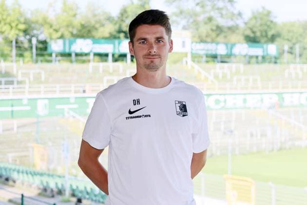Chemie Leipzig Teampräsentation Regionalliga NO Teammanager Daniel Heinze ; BSG Chemie Leipzig ; Regionalliga NordOst, Porträttermin 2024 2025 , 02.08.2024, Alfred-Kunze-Sportpark, Leipzig ,