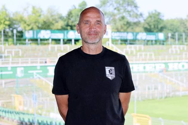 Chemie Leipzig Teampräsentation Regionalliga NO Sportdirektor Steffen Ziffert ; BSG Chemie Leipzig ; Regionalliga NordOst, Porträttermin 2024 2025 , 02.08.2024, Alfred-Kunze-Sportpark, Leipzig ,