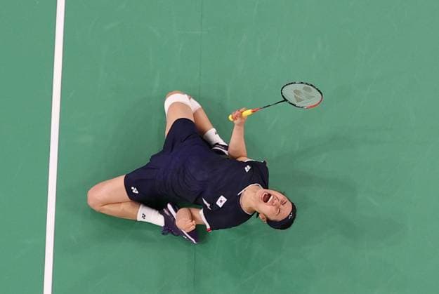 Sport Themen der Woche KW31 (240804) -- PARIS, Aug. 4, 2024 -- An Se Young of South Korea celebrates after the badminton women s singles semifinal match between An Se Young of South Korea and Gregoria Mariska Tunjung of Indonesia at the Paris 2024 Olympic Games, Olympische Spiele, Olympia, OS in Paris, France, on Aug. 4, 2024. ) (PARIS2024)FRANCE-PARIS-OLY-BADMINTON GuoxYu 