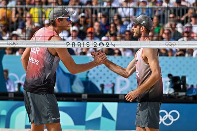 Olympische Spiele Beach volleyball, Beachvolleyball ; Paris 04.08.2024 Achtelfinale, Herren, GER_BRA, Nils Ehlers (1, GER), Clemens Wickler (2, GER), Copyright: xBEAUTIFULxSPORTS TomxBlochx
