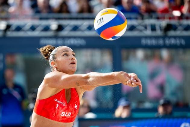 VERGE-DEPRE Zoe, BOEBNER Esmee (Schweiz) vs XUE Chen, XIA Xinyi (Volksrepublik China), im Bild VERGE-DEPRE Zoe (Schweiz) am Ball, FRA, Olympische Spiele Paris 2024, Beachvolleyball, Frauen Achtelfinale, 04.08.2024 FRA, Olympische Spiele Paris 2024, Beachvolleyball, Frauen Achtelfinale, 04.08.2024 Paris Copyright: xEibner-Pressefoto Memmlerx EP_MMR