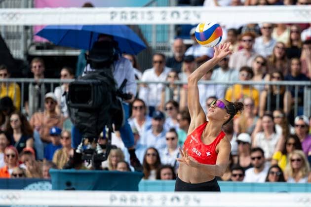 VERGE-DEPRE Zoe, BOEBNER Esmee (Schweiz) vs XUE Chen, XIA Xinyi (Volksrepublik China), im Bild VERGE-DEPRE Zoe (Schweiz) am Ball, FRA, Olympische Spiele Paris 2024, Beachvolleyball, Frauen Achtelfinale, 04.08.2024 FRA, Olympische Spiele Paris 2024, Beachvolleyball, Frauen Achtelfinale, 04.08.2024 Paris Copyright: xEibner-Pressefoto Memmlerx EP_MMR