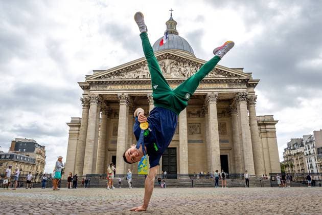 Bilder des Jahres 2024, Sport 08 August Sport Themen der Woche KW31 Sport Bilder des Tages Gold Medal Winner Rhys McClenaghan At The Pantheon, Paris, France 4 8 2024 Men s Pommel Horse Final Gold Medalist Rhys McClenaghan pictured this morning at the Pantheon in Paris with his Gold medal Rhys McClenaghan with his Gold medal 4 8 2024  Copyright: x INPHO MorganxTreacyx MT1_7241_1