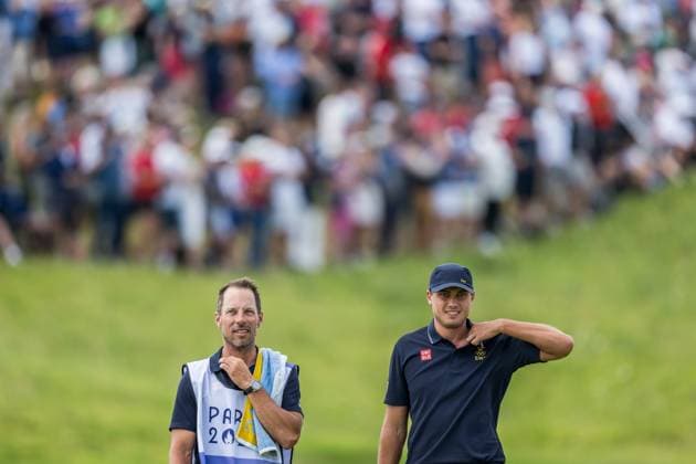 240804 Caddy Joe Skovron and Ludvig Aberg of Sweden during the final round of the men s individual stroke play golf during day 9 of the Paris 2024 Olympic Games, Olympische Spiele, Olympia, OS on August 4, 2024 in Paris. Photo: Petter Arvidson BILDBYRAN kod PA PA0861 golf olympic games olympics os ol olympiska spel olympiske leker paris 2024 paris-os paris-ol bbeng sweden sverige Copyright: PETTERxARVIDSON BB240804PA073