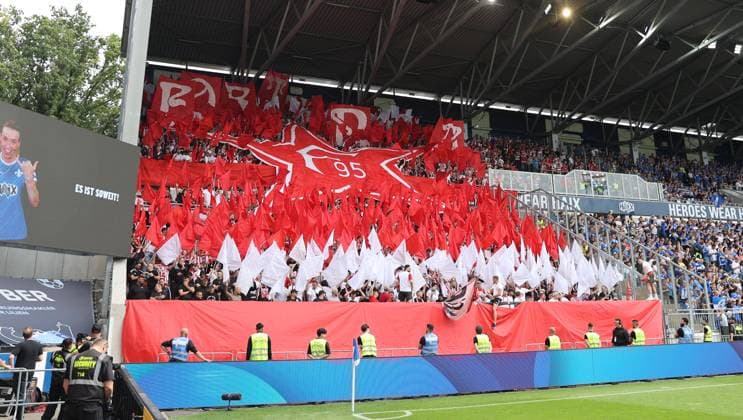 04.08.2024, xdcx, Fussball 2. Bundesliga, SV Darmstadt 98 - Fortuna Düsseldorf, emonline, emspor, despor, v.l., Choreografie, Fans,Stimmung, Schals, Trikots, Emotionen DFL DFB REGULATIONS PROHIBIT ANY USE OF PHOTOGRAPHS AS IMAGE SEQUENCES AND OR QUASI-VIDEO.