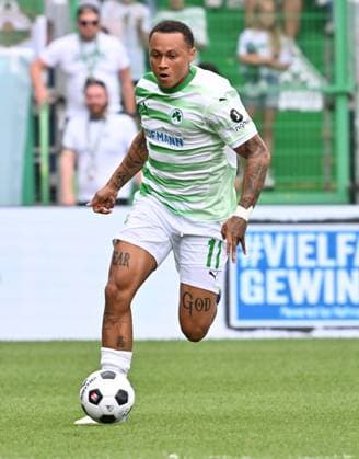 04.08.2024 - Fussball - Saison 2024 2025 - 2. Fussball - Bundesliga - 01. Spieltag: SpVgg Greuther Fürth ( Kleeblatt ) - SC Preußen Münster - Sportfoto Zink - xwoxzix - DFL regulations prohibit any use of photographs as image sequences and or quasi-video - only for editorial use - Roberto Massimo (11, SpVgg Greuther Fürth ) Freisteller Einzelbild