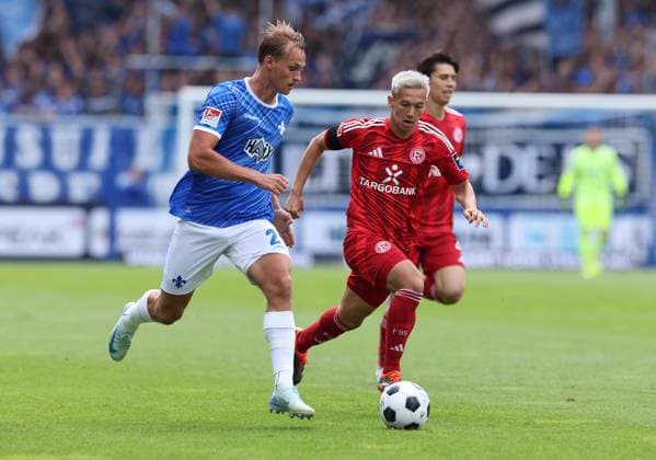 04.08.2024, xdcx, Fussball 2. Bundesliga, SV Darmstadt 98 - Fortuna Düsseldorf, emonline, emspor, despor, v.l., Oscar Vilhelmsson (SV Darmstadt 98), Shinta Appelkamp (Fortuna Düsseldorf) DFL DFB REGULATIONS PROHIBIT ANY USE OF PHOTOGRAPHS AS IMAGE SEQUENCES AND OR QUASI-VIDEO.