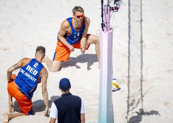 PARIS - Beach volleyball, Beachvolleyball players Stefan Boermans and Yorick de Groot in action against Ivan Perisic and David Schweiner of the Czech Republic during the eighth finals at the Olympic Games, Olympische Spiele, Olympia, OS ANP KOEN VAN WEEL xVIxANPxSportx xxANPxIVx 505107453 originalFilename: 505107453.jpg