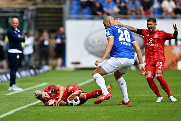 04.08.2024, xfux, Fussball 2.Bundesliga, SV Darmstadt 98 - Fortuna Düsseldorf emspor, v.l. Felix Klaus (Fortuna Duesseldorf Düsseldorf), Aleksandar Vukotic (SV Darmstadt 98), Matthias Zimmermann (Fortuna Duesseldorf Düsseldorf) (DFL DFB REGULATIONS PROHIBIT ANY USE OF PHOTOGRAPHS as IMAGE SEQUENCES and or QUASI-VIDEO. Eine Lizenzierung des Lichtbildwerkes an den SV Darmstadt 1898 e.V. sowie Tochterunternehmen ist nicht gestattet. No release of or sale to SV Darmstadt 1898 e.V.) Darmstadt