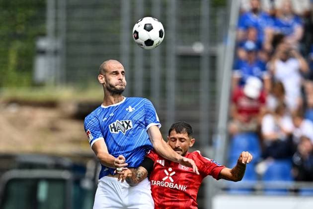 04.08.2024, xfux, Fussball 2.Bundesliga, SV Darmstadt 98 - Fortuna Düsseldorf emspor, v.l. Aleksandar Vukotic (SV Darmstadt 98), Matthias Zimmermann (Fortuna Duesseldorf Düsseldorf) Kopfball, Kopfballduell (DFL DFB REGULATIONS PROHIBIT ANY USE OF PHOTOGRAPHS as IMAGE SEQUENCES and or QUASI-VIDEO. Eine Lizenzierung des Lichtbildwerkes an den SV Darmstadt 1898 e.V. sowie Tochterunternehmen ist nicht gestattet. No release of or sale to SV Darmstadt 1898 e.V.) Darmstadt