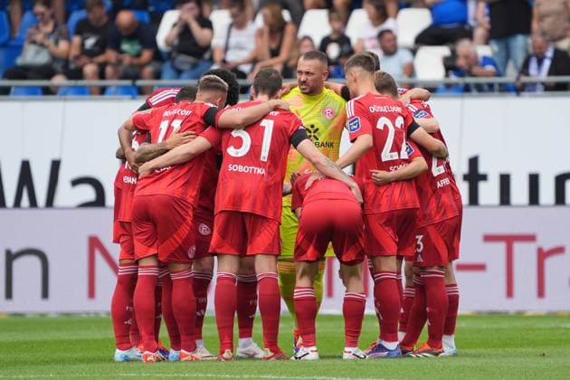 Düsseldorf schwört sich ein - 04.08.2024 2. Bundesliga, Saison 24 25: SV Darmstadt 98 vs Fortuna Düsseldorf, Stadion am Boellenfalltor, emonline, emspor,