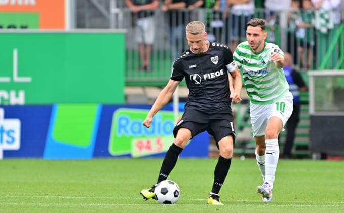 04.08.2024 - Fussball - Saison 2024 2025 - 2. Fussball - Bundesliga - 01. Spieltag: SpVgg Greuther Fürth ( Kleeblatt ) - SC Preußen Münster - Sportfoto Zink MeZi - xmexzix - DFL regulations prohibit any use of photographs as image sequences and or quasi-video - only for editorial use - Marc Lorenz (18, Preußen Münster ) Branimir Hrgota (10. SpVgg Greuther Fürth, rechts )