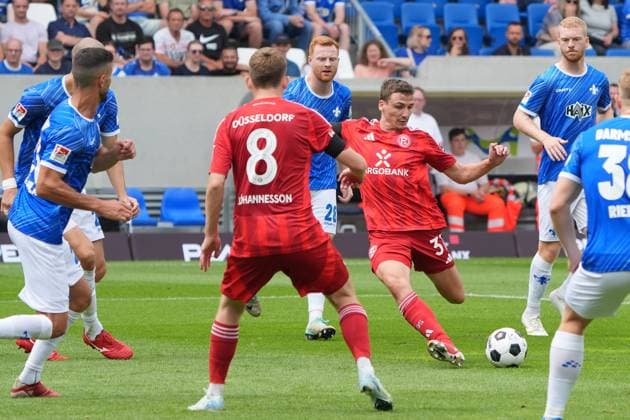 Marcel Sobottka (Fortuna Düsseldorf, 31) zieht ab - 04.08.2024 2. Bundesliga, Saison 24 25: SV Darmstadt 98 vs Fortuna Düsseldorf, Stadion am Boellenfalltor, emonline, emspor,
