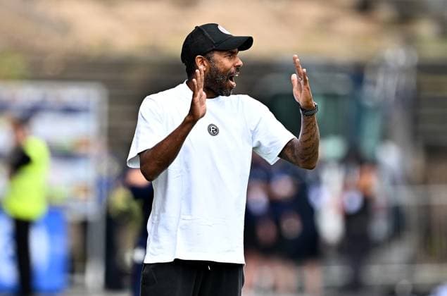 04.08.2024, xfux, Fussball 2.Bundesliga, SV Darmstadt 98 - Fortuna Düsseldorf emspor, v.l. Trainer Daniel Thioune (Fortuna Duesseldorf) gibt Anweisungen, gestikuliert, mit den Armen gestikulieren gives instructions, gesticulate, gesticolando. (DFL DFB REGULATIONS PROHIBIT ANY USE OF PHOTOGRAPHS as IMAGE SEQUENCES and or QUASI-VIDEO. Eine Lizenzierung des Lichtbildwerkes an den SV Darmstadt 1898 e.V. sowie Tochterunternehmen ist nicht gestattet. No release of or sale to SV Darmstadt 1898 e.V.) Darmstadt