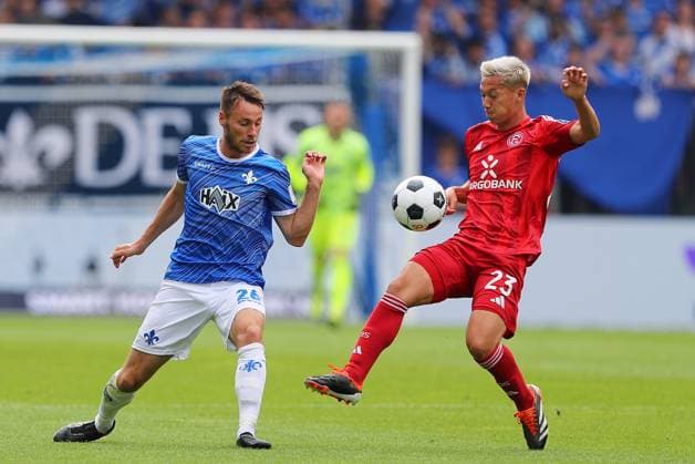 04.08.2024, xtvx, Fussball 2.Bundesliga, SV Darmstadt 98 - Fortuna Düsseldorf emspor, v.l. Zweikampf, Duell, duel, tackle, compete Matthias Bader (SV Darmstadt 98) Shinta Appelkamp (Fortuna Duesseldorf) (DFL DFB REGULATIONS PROHIBIT ANY USE OF PHOTOGRAPHS as IMAGE SEQUENCES and or QUASI-VIDEO) Darmstadt