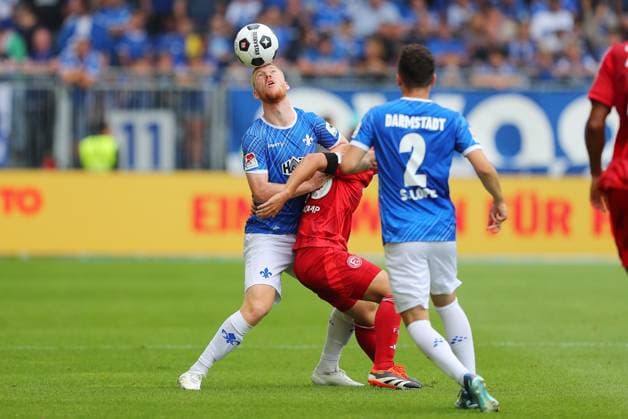 04.08.2024, xtvx, Fussball 2.Bundesliga, SV Darmstadt 98 - Fortuna Düsseldorf emspor, v.l. Zweikampf, Duell, duel, tackle, compete Kai Klefisch (SV Darmstadt 98) Shinta Appelkamp (Fortuna Duesseldorf) (DFL DFB REGULATIONS PROHIBIT ANY USE OF PHOTOGRAPHS as IMAGE SEQUENCES and or QUASI-VIDEO) Darmstadt