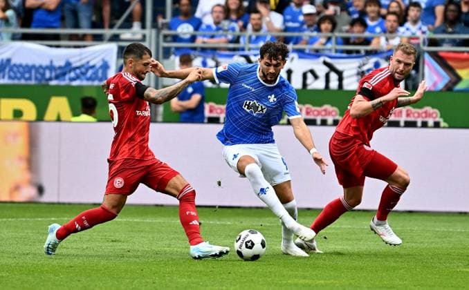 04.08.2024, xfux, Fussball 2.Bundesliga, SV Darmstadt 98 - Fortuna Düsseldorf emspor, v.l. Matthias Zimmermann (Fortuna Duesseldorf Düsseldorf), Fraser Hornby (SV Darmstadt 98), Andre Hoffmann (Fortuna Duesseldorf Düsseldorf) (DFL DFB REGULATIONS PROHIBIT ANY USE OF PHOTOGRAPHS as IMAGE SEQUENCES and or QUASI-VIDEO. Eine Lizenzierung des Lichtbildwerkes an den SV Darmstadt 1898 e.V. sowie Tochterunternehmen ist nicht gestattet. No release of or sale to SV Darmstadt 1898 e.V.) Darmstadt