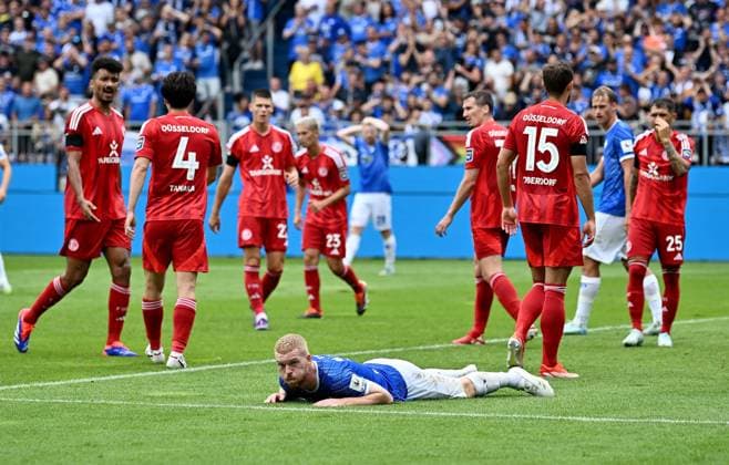 04.08.2024, xfux, Fussball 2.Bundesliga, SV Darmstadt 98 - Fortuna Düsseldorf emspor, v.l. Kai Klefisch (SV Darmstadt 98) enttaeuscht, enttaeuscht schauend, dissapointed am Boden (DFL DFB REGULATIONS PROHIBIT ANY USE OF PHOTOGRAPHS as IMAGE SEQUENCES and or QUASI-VIDEO. Eine Lizenzierung des Lichtbildwerkes an den SV Darmstadt 1898 e.V. sowie Tochterunternehmen ist nicht gestattet. No release of or sale to SV Darmstadt 1898 e.V.) Darmstadt