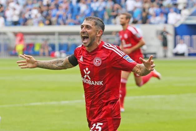 04.08.2024, xtvx, Fussball 2.Bundesliga, SV Darmstadt 98 - Fortuna Düsseldorf emspor, v.l. Zweikampf, Duell, duel, tackle, compete 0:1 Aleksandar Vukotic (SV Darmstadt 98) Eigentor Torjubel, Goal celebration, celebrate the goal, celebrates scoring Matthias Zimmermann (Fortuna Duesseldorf) (DFL DFB REGULATIONS PROHIBIT ANY USE OF PHOTOGRAPHS as IMAGE SEQUENCES and or QUASI-VIDEO) Darmstadt