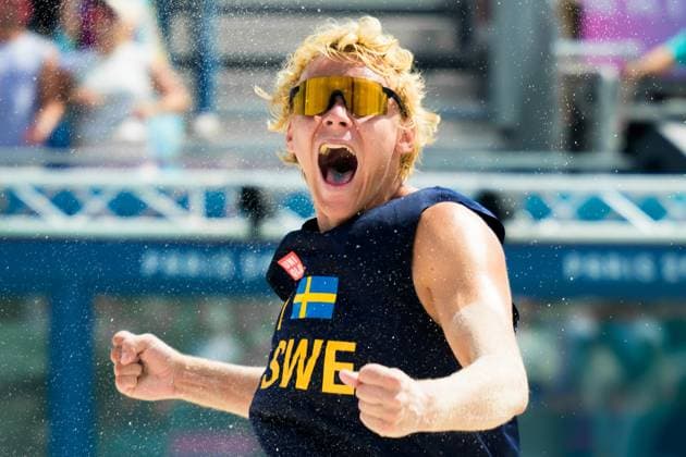 240804 David Ahman of Sweden celebrates during the round of 16 Beach volleyball, Beachvolleyball match during day 9 of the Paris 2024 Olympic Games, Olympische Spiele, Olympia, OS on August 4, 2024 in Paris. Photo: Ludvig Thunman BILDBYRAN kod LT LT0658 beachvolleyboll beach volleyball sandvolleyball olympic games olympics os ol olympiska spel olympiske leker paris 2024 paris-os paris-ol 9 bbeng celebration jubel Copyright: LUDVIGxTHUNMAN BB240804LT108