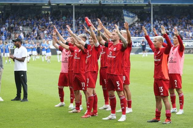04.08.2024, xtvx, Fussball 2.Bundesliga, SV Darmstadt 98 - Fortuna Düsseldorf emspor, v.l. nach dem Spiel, after the match bedankt sich bei den Fans, applauds the fansMannschaft Duessledorf (DFL DFB REGULATIONS PROHIBIT ANY USE OF PHOTOGRAPHS as IMAGE SEQUENCES and or QUASI-VIDEO) Darmstadt