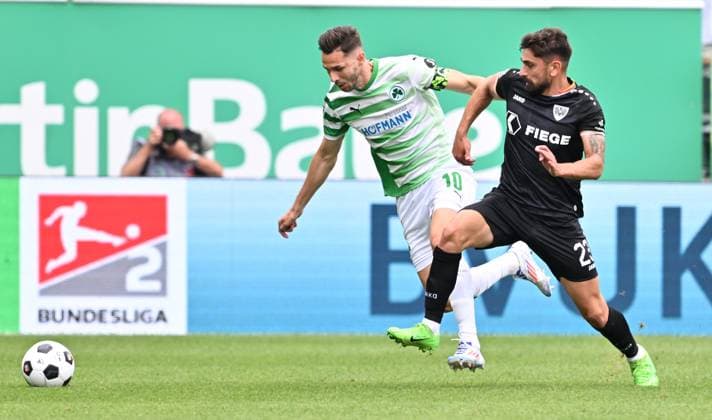 04.08.2024 - Fussball - Saison 2024 2025 - 2. Fussball - Bundesliga - 01. Spieltag: SpVgg Greuther Fürth ( Kleeblatt ) - SC Preußen Münster - Sportfoto Zink - xwoxzix - DFL regulations prohibit any use of photographs as image sequences and or quasi-video - only for editorial use - Branimir Hrgota (10. SpVgg Greuther Fürth ) Malik Batmaz (23, Preußen Münster )