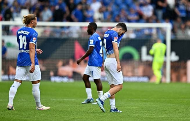 04.08.2024, xfux, Fussball 2.Bundesliga, SV Darmstadt 98 - Fortuna Düsseldorf emspor, v.l. Fynn Lakenmacher (SV Darmstadt 98) zautz, Matthias Bader (SV Darmstadt 98) enttaeuscht, enttaeuscht schauend, dissapointed gibt Anweisungen, gestikuliert, mit den Armen gestikulieren gives instructions, gesticulate, gesticolando. (DFL DFB REGULATIONS PROHIBIT ANY USE OF PHOTOGRAPHS as IMAGE SEQUENCES and or QUASI-VIDEO. Eine Lizenzierung des Lichtbildwerkes an den SV Darmstadt 1898 e.V. sowie Tochterunternehmen ist nicht gestattet. No release of or sale to SV Darmstadt 1898 e.V.) Darmstadt