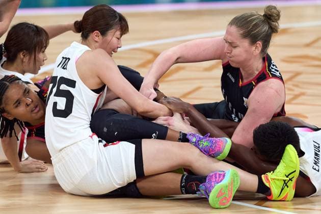 Sport Themen der Woche KW31 Sport Bilder des Tages (240804) -- LILLE, Aug. 4, 2024 -- Players compete during the women s group phase group C of basketball between Japan and Belgium at the Paris 2024 Olympic Games, Olympische Spiele, Olympia, OS in Lille, France, on Aug. 4, 2024. ) (PARIS2024) FRANCE-LILLE-OLY-BASKETBALL MengxDingbo 