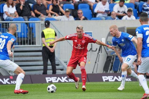 Felix Klaus (Fortuna Düsseldorf, 11) - 04.08.2024 2. Bundesliga, Saison 24 25: SV Darmstadt 98 vs Fortuna Düsseldorf, Stadion am Boellenfalltor, emonline, emspor,