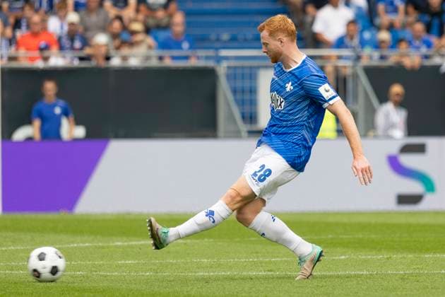 2. Fussball Bundesliga: SV Darmstadt 98 - Fortuna Düsseldorf, 04.08.2024 Paul Will (SV Darmstadt 98 28) mit Ball, Portrait Porträt, SV Darmstadt 98 - Fortuna Düsseldorf, Darmstadt, Merck-Stadion am Böllenfalltor, 4.8.2024